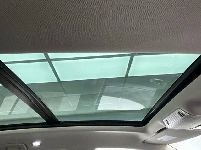 Used 2025 Volkswagen Atlas Peak Edition SE image 8