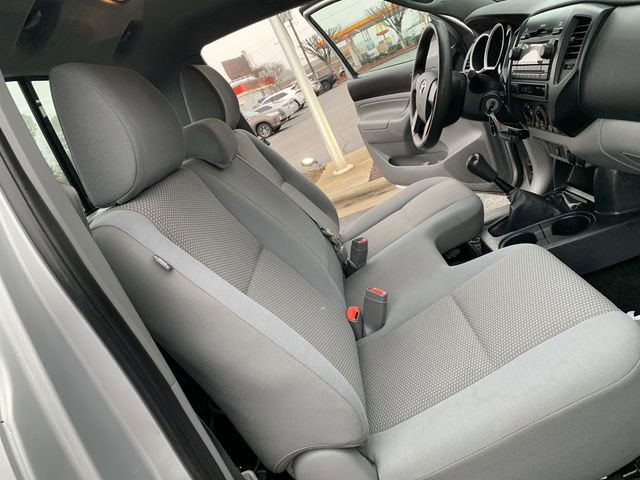 Used 2012 Toyota Tacoma 4x4 Regular Cab image 11