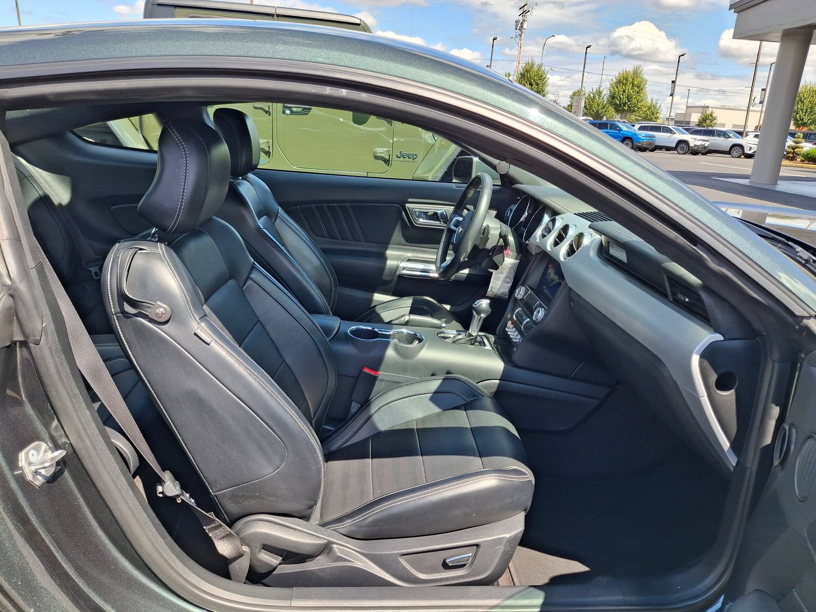 Used 2016 Ford Mustang GT Premium w/ Equipment Group 401A RWD image 22