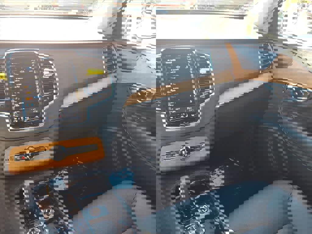 Used 2024 Volvo XC90 B6 Plus w/ Protection Package Premier image 14