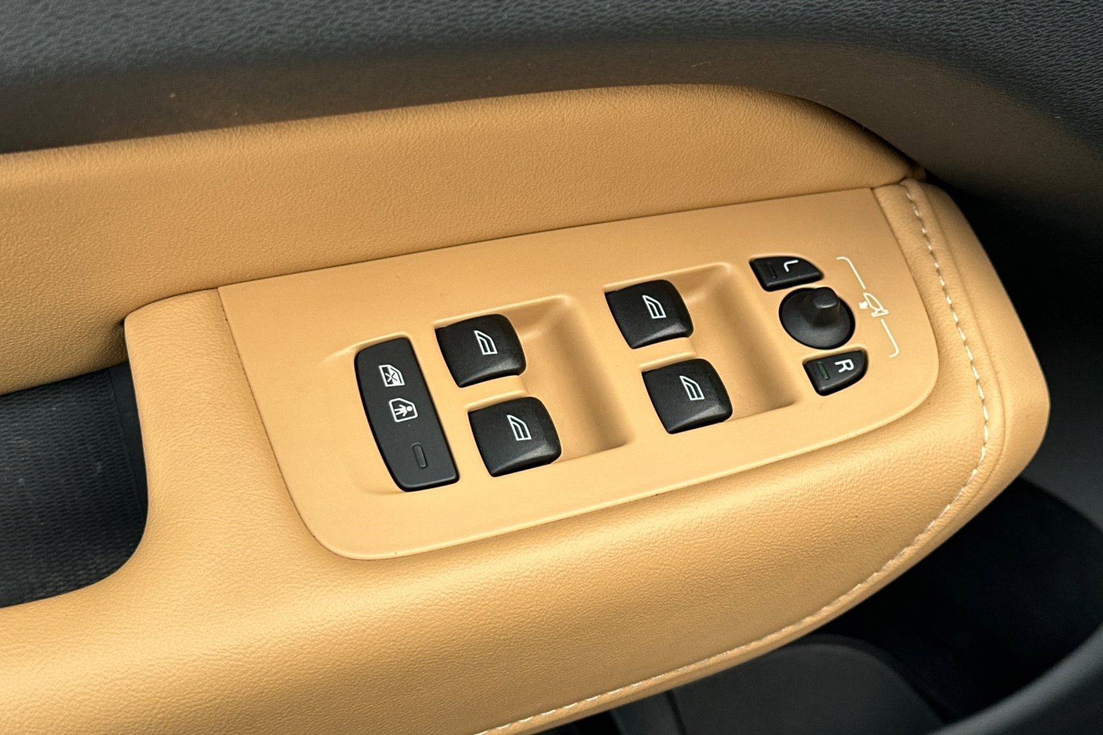 Used 2021 Volvo XC60 T5 Inscription w/ Advanced Package image 15