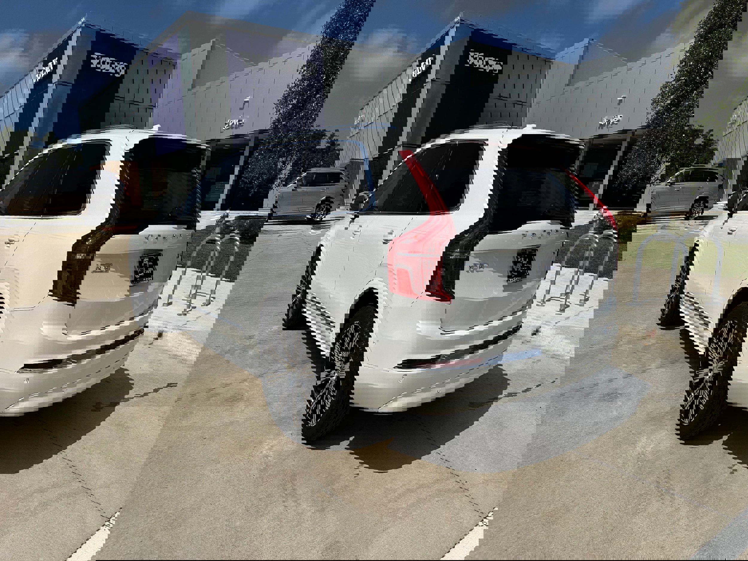 Certified 2023 Volvo XC90 B6 Ultimate image 4