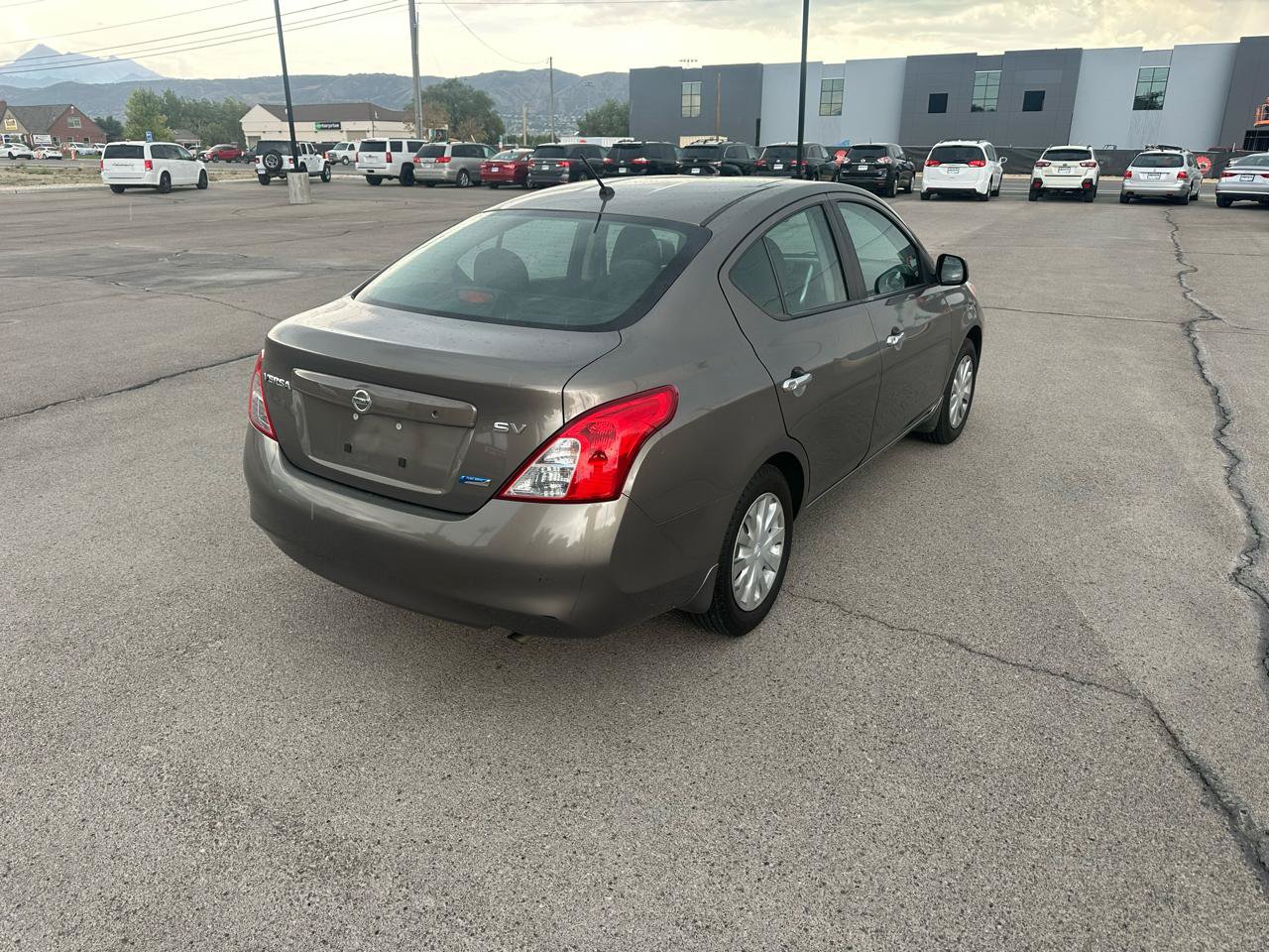 Used 2012 Nissan Versa SV FWD image 3