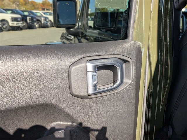 Used 2023 Jeep Gladiator Willys image 28