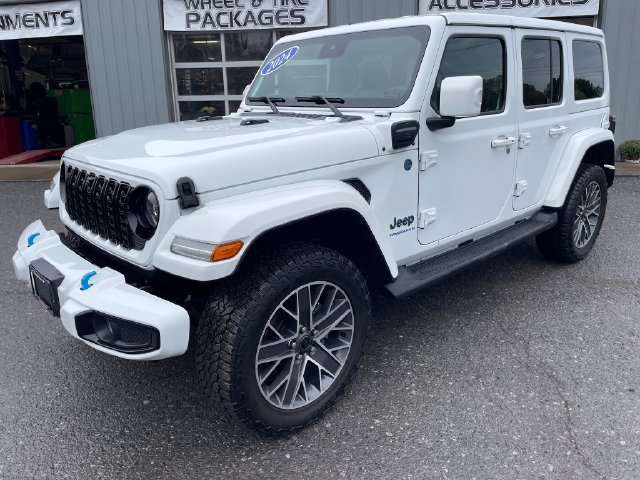 Used 2024 Jeep Wrangler High Altitude AWD/4WD image 3
