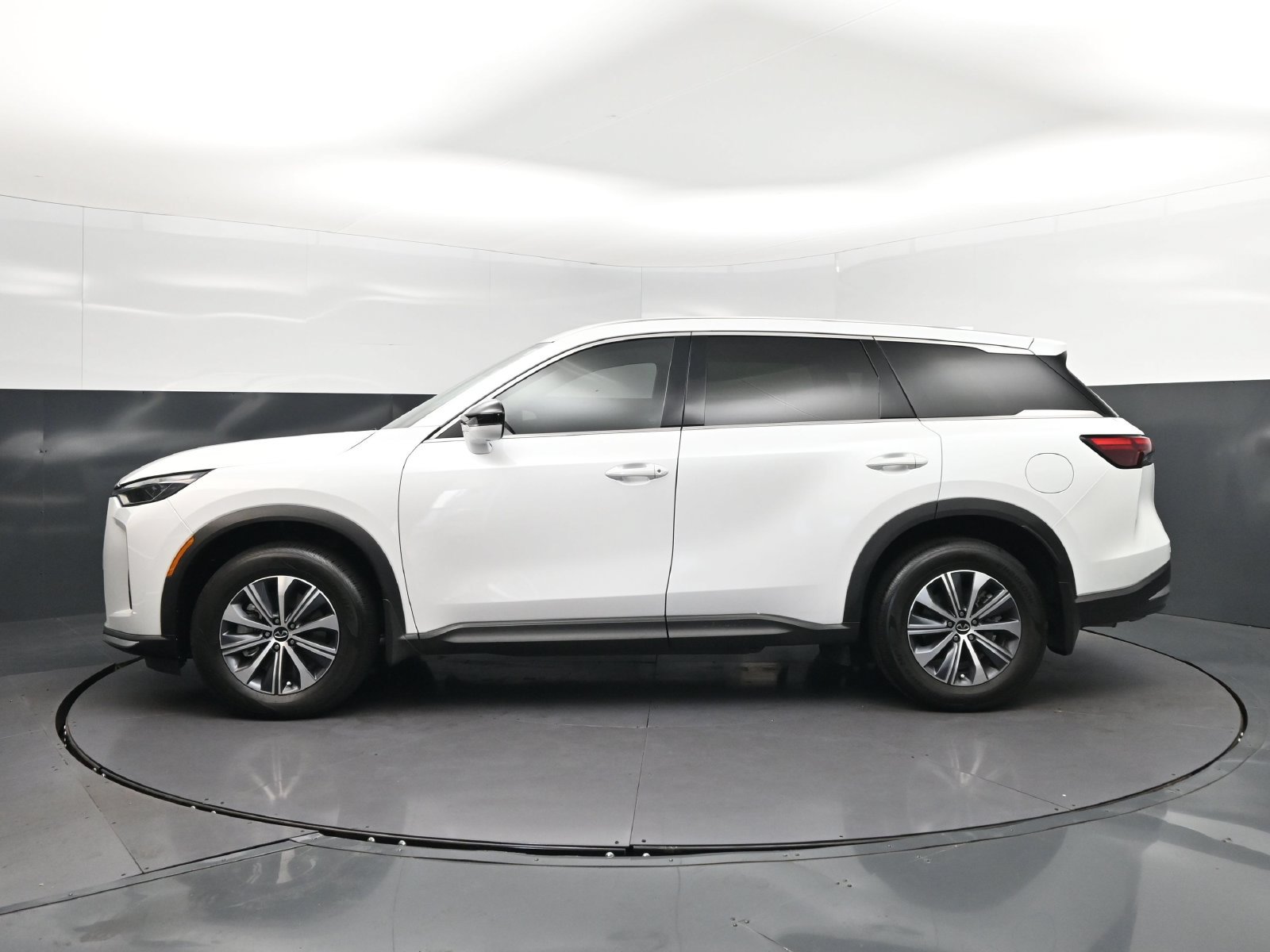 Used 2026 INFINITI QX60 Pure w/ Cargo Package FWD image 4
