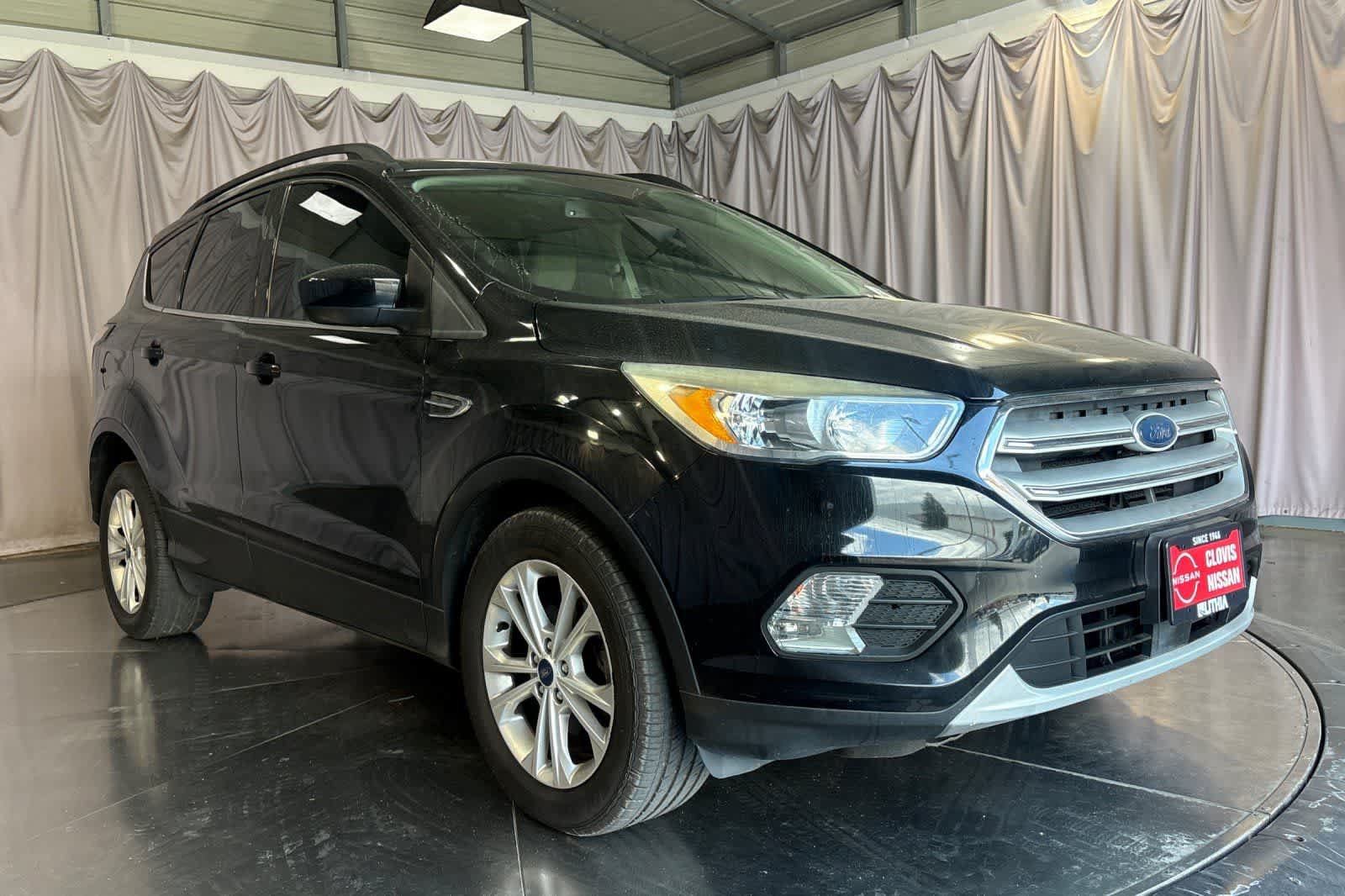 Used 2018 Ford Escape SE w/ Ford Safe & Smart Package FWD image 10