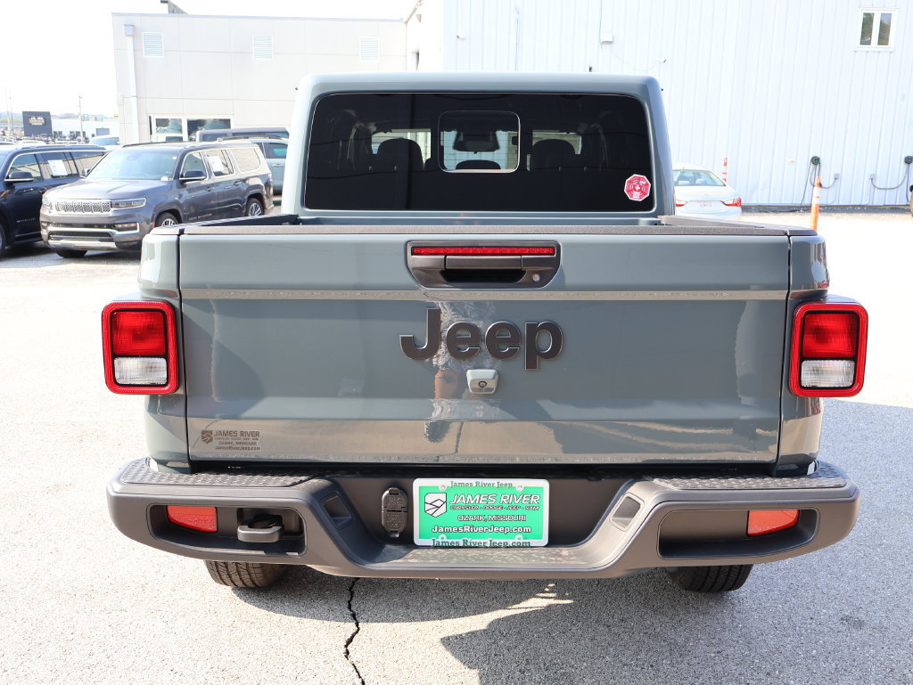 New 2026 Jeep Gladiator Sport AWD/4WD image 4