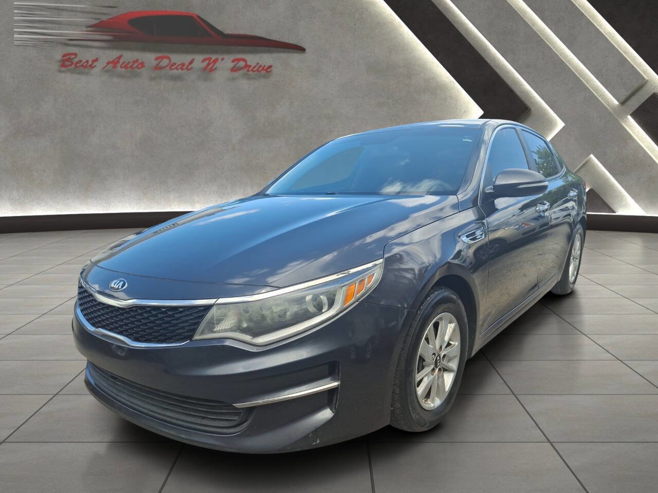 Used 2017 Kia Optima LX w/ Convenience Package FWD image 4