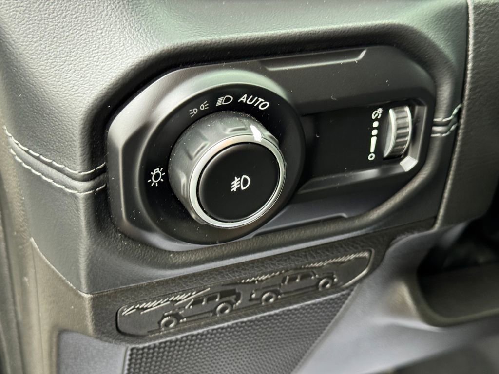 Used 2024 Jeep Wrangler Unlimited Sahara AWD/4WD image 26