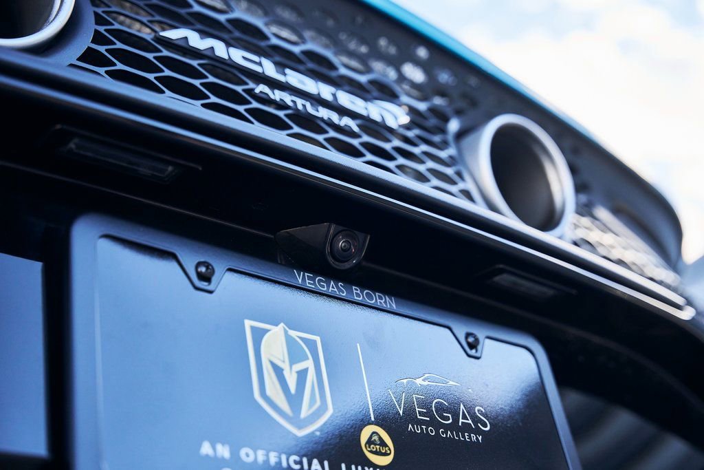 Used 2025 McLaren Artura Spider image 14