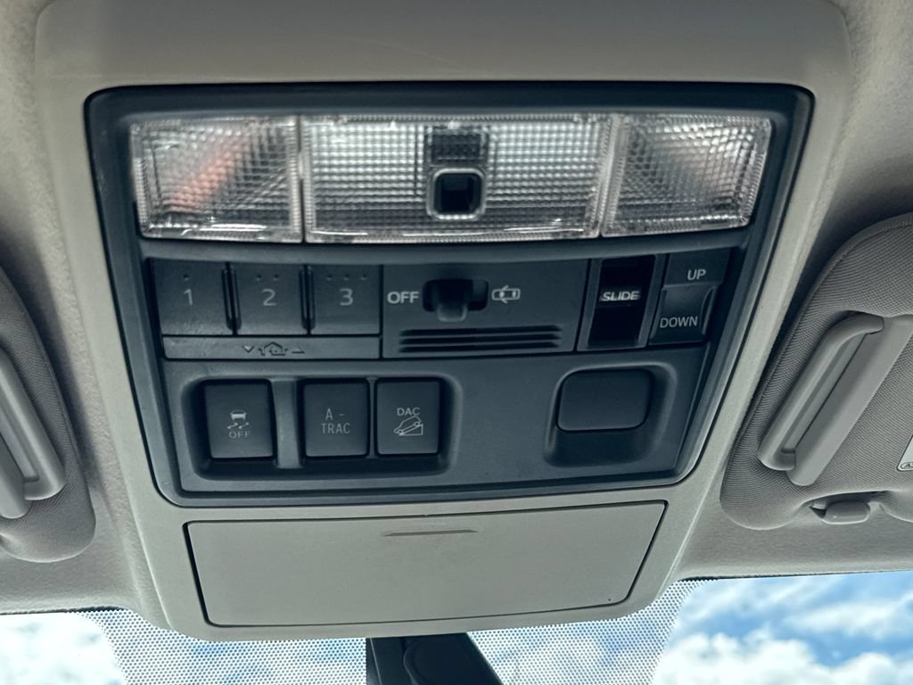 Used 2017 Toyota 4Runner SR5 Premium AWD/4WD image 31
