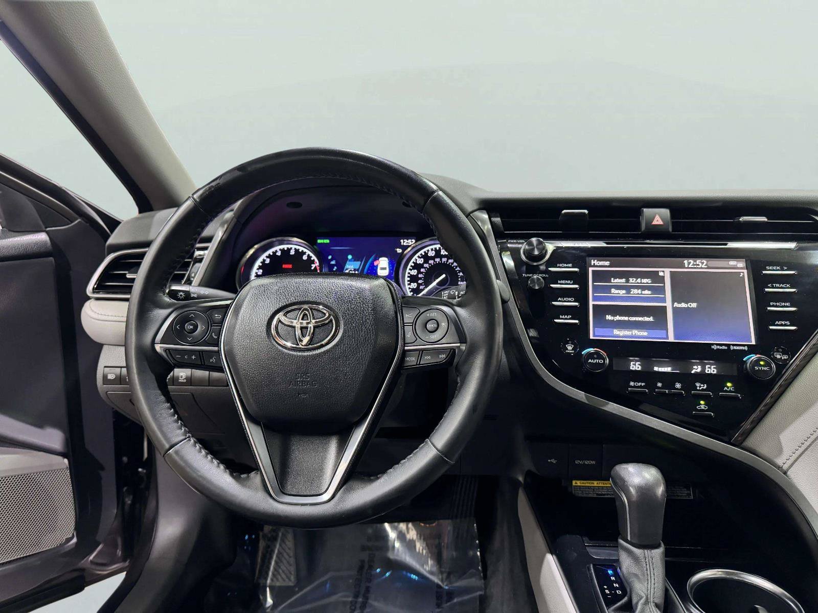 Used 2020 Toyota Camry XLE FWD image 36