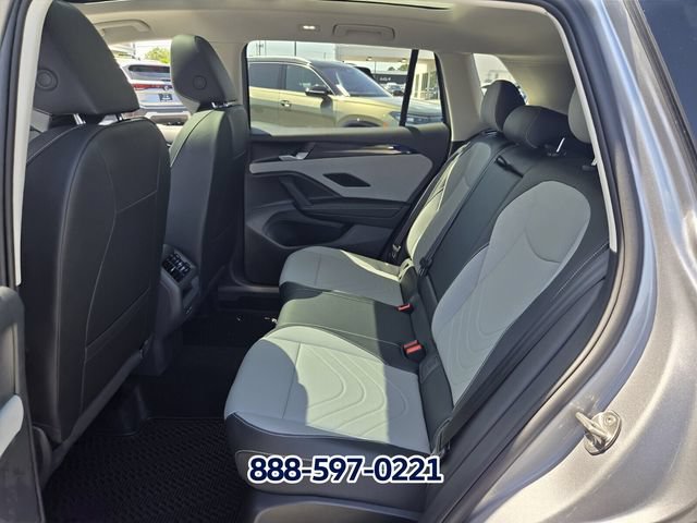 New 2026 Volkswagen Tiguan SE FWD image 8