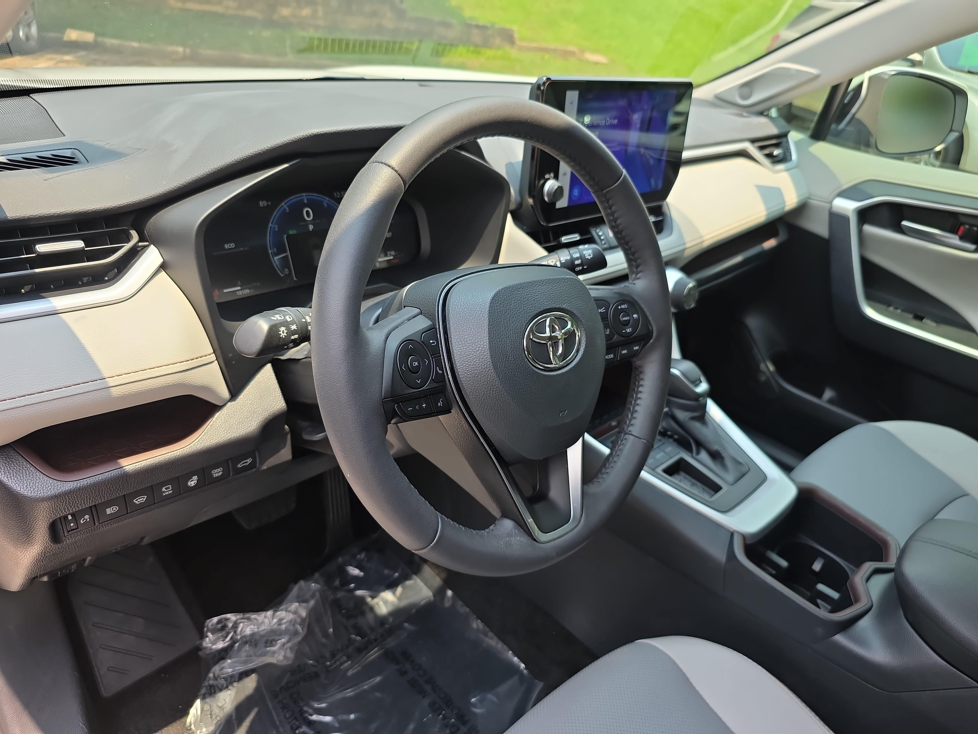 Used 2025 Toyota RAV4 Limited w/ Advanced Technology Package FWD image 16
