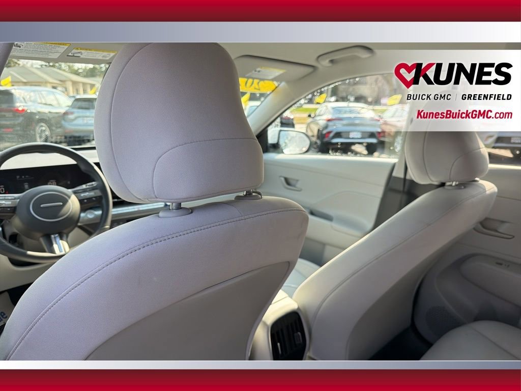 Used 2025 Hyundai Kona SEL image 32