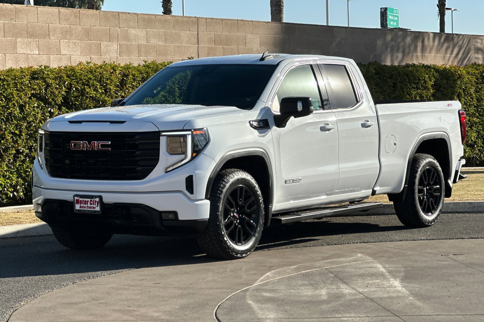 Certified 2022 GMC Sierra 1500 Elevation w/ Preferred Package AWD/4WD image 8