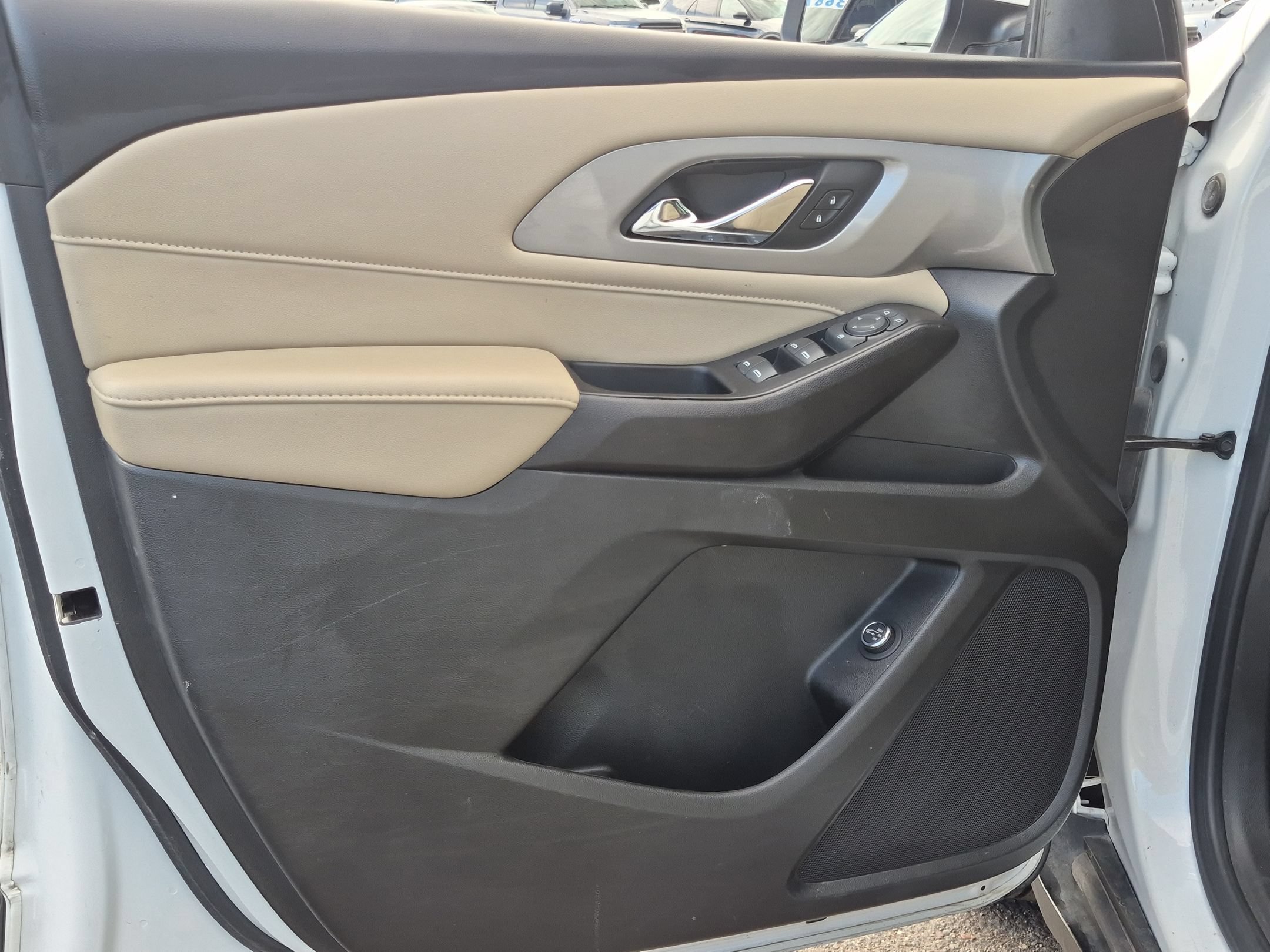 Used 2023 Chevrolet Traverse LT FWD image 11