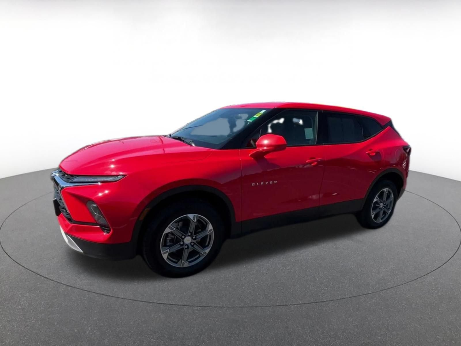 Used 2025 Chevrolet Blazer LT FWD image 8