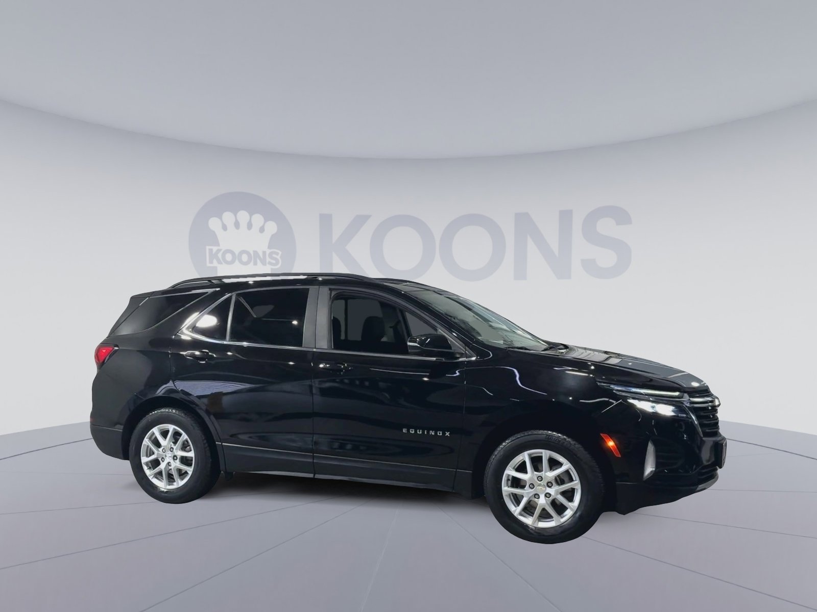 Used 2023 Chevrolet Equinox LT image 2