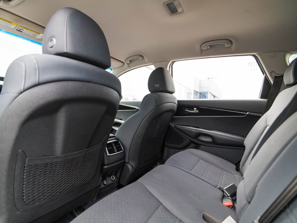 Used 2019 Kia Sorento LX w/ LX Convenience Package image 14