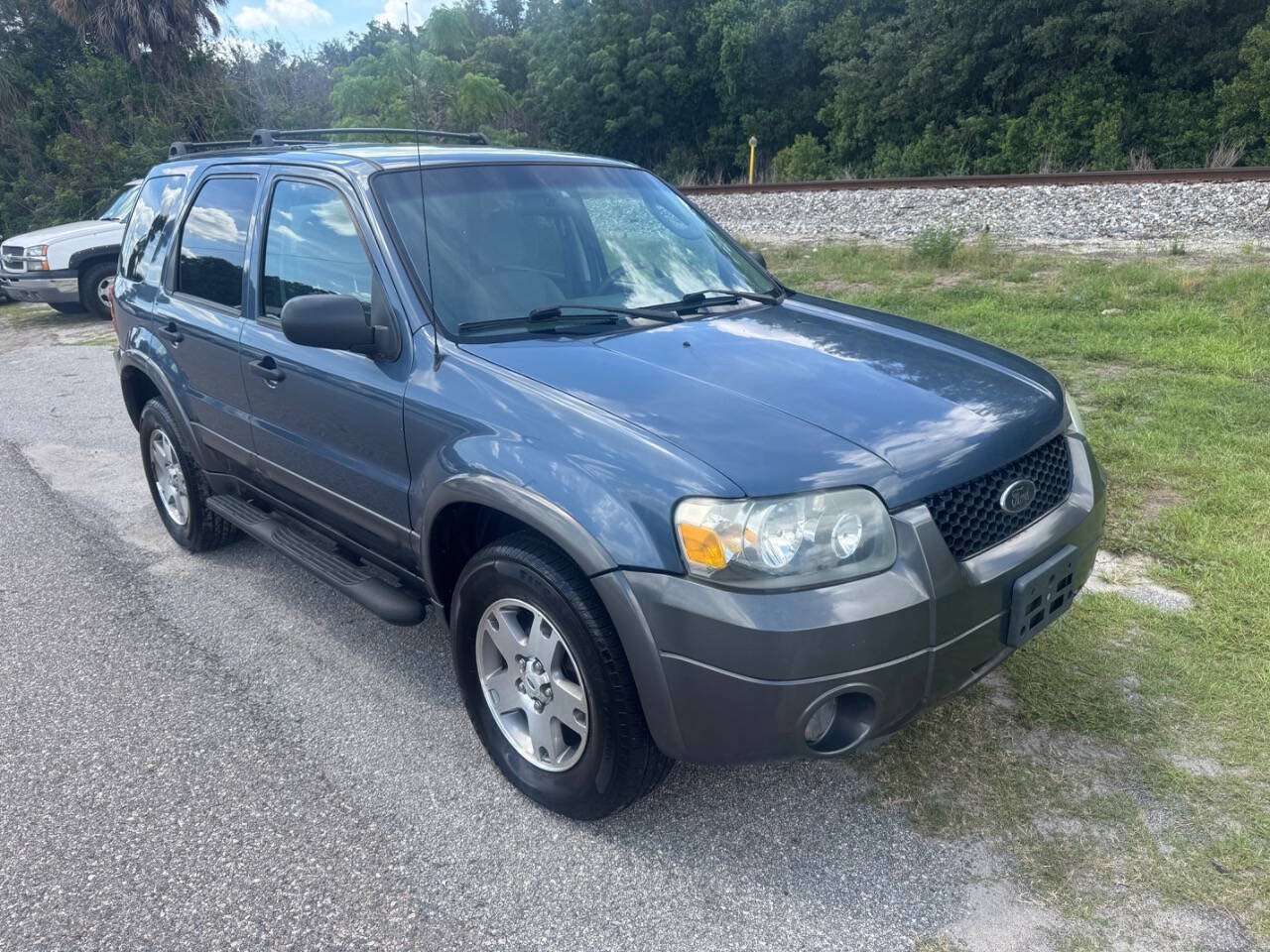 Used 2005 Ford Escape XLT FWD image 2