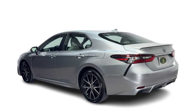 Used 2023 Toyota Camry SE FWD image 4