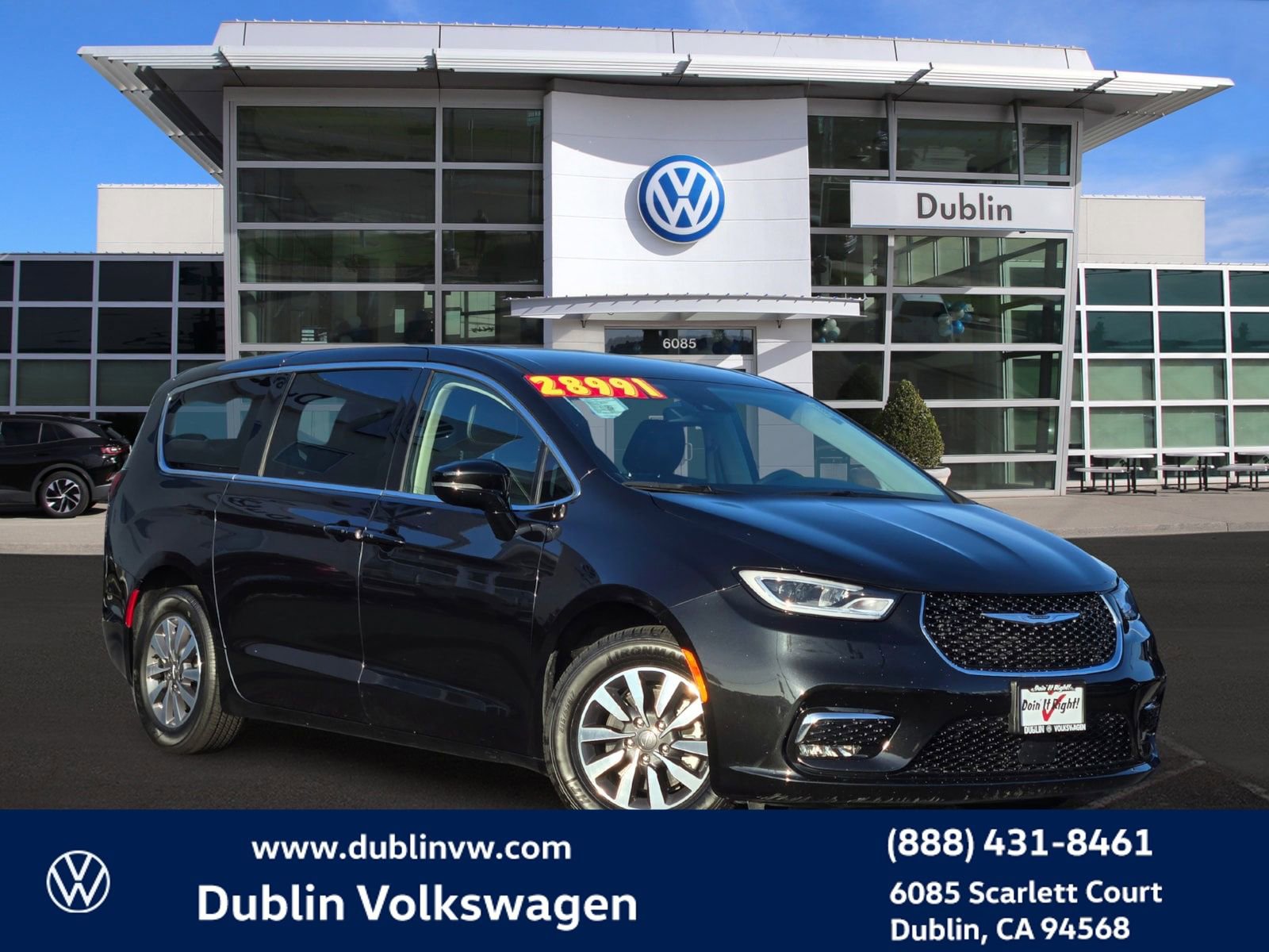 Used 2024 Chrysler Pacifica Select