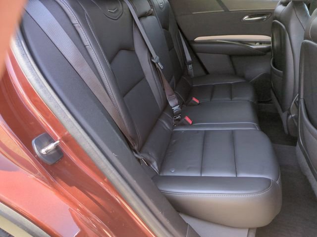 Used 2020 Cadillac XT4 Premium Luxury w/ Cold Weather Package AWD/4WD image 17