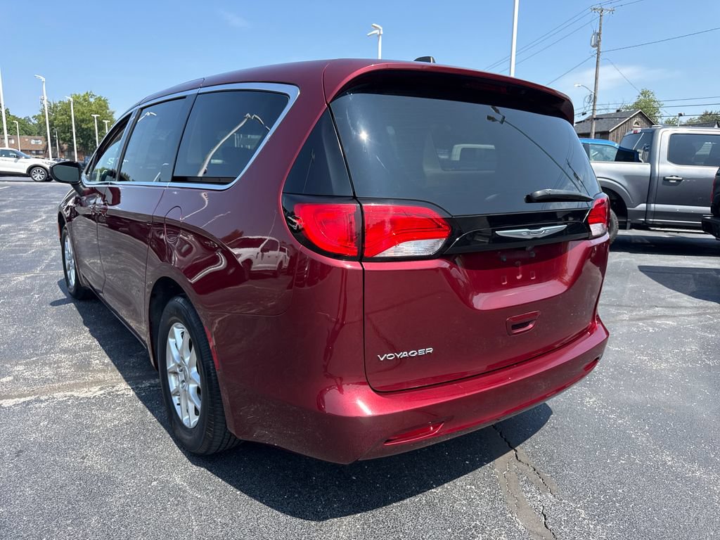 Used 2023 Chrysler Voyager LX FWD image 9