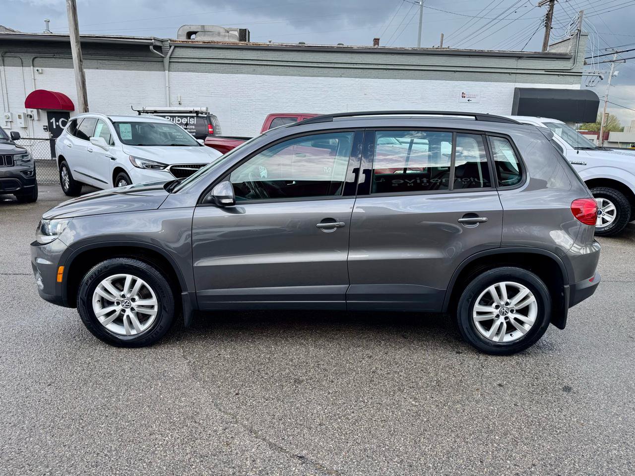 Used 2016 Volkswagen Tiguan S image 7
