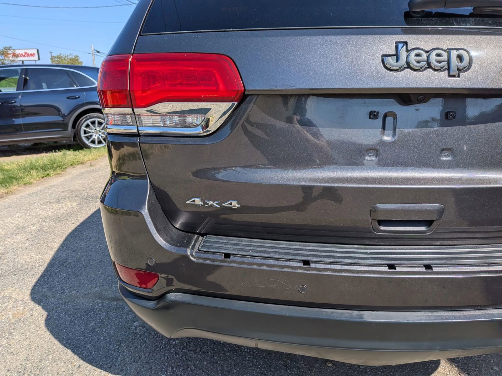 Used 2019 Jeep Grand Cherokee Laredo AWD/4WD image 13