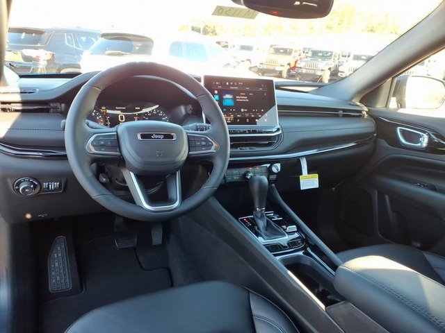 New 2026 Jeep Compass Latitude image 11