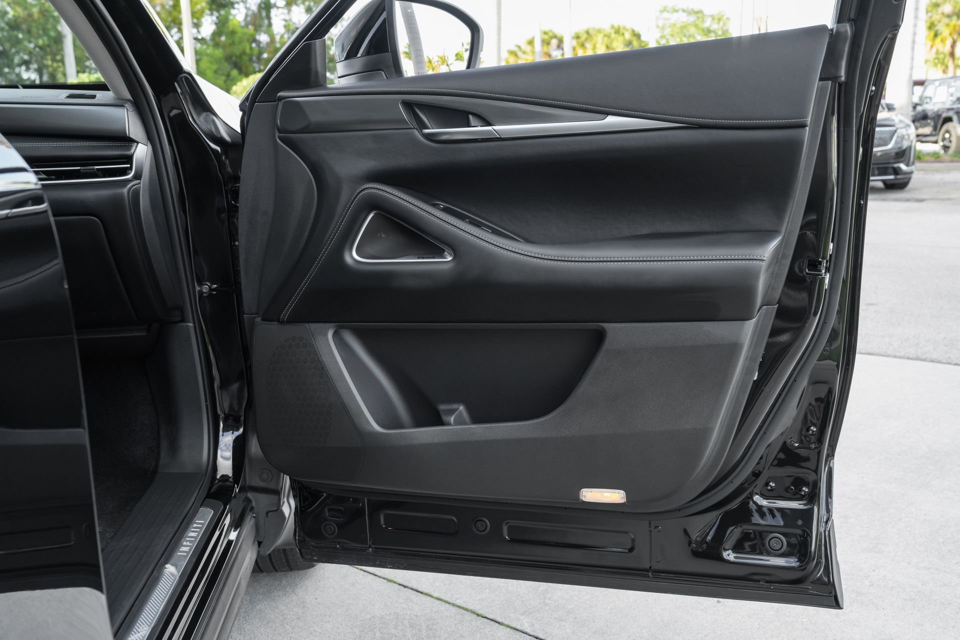 Certified 2026 INFINITI QX60 Luxe w/ Cargo Package FWD image 37