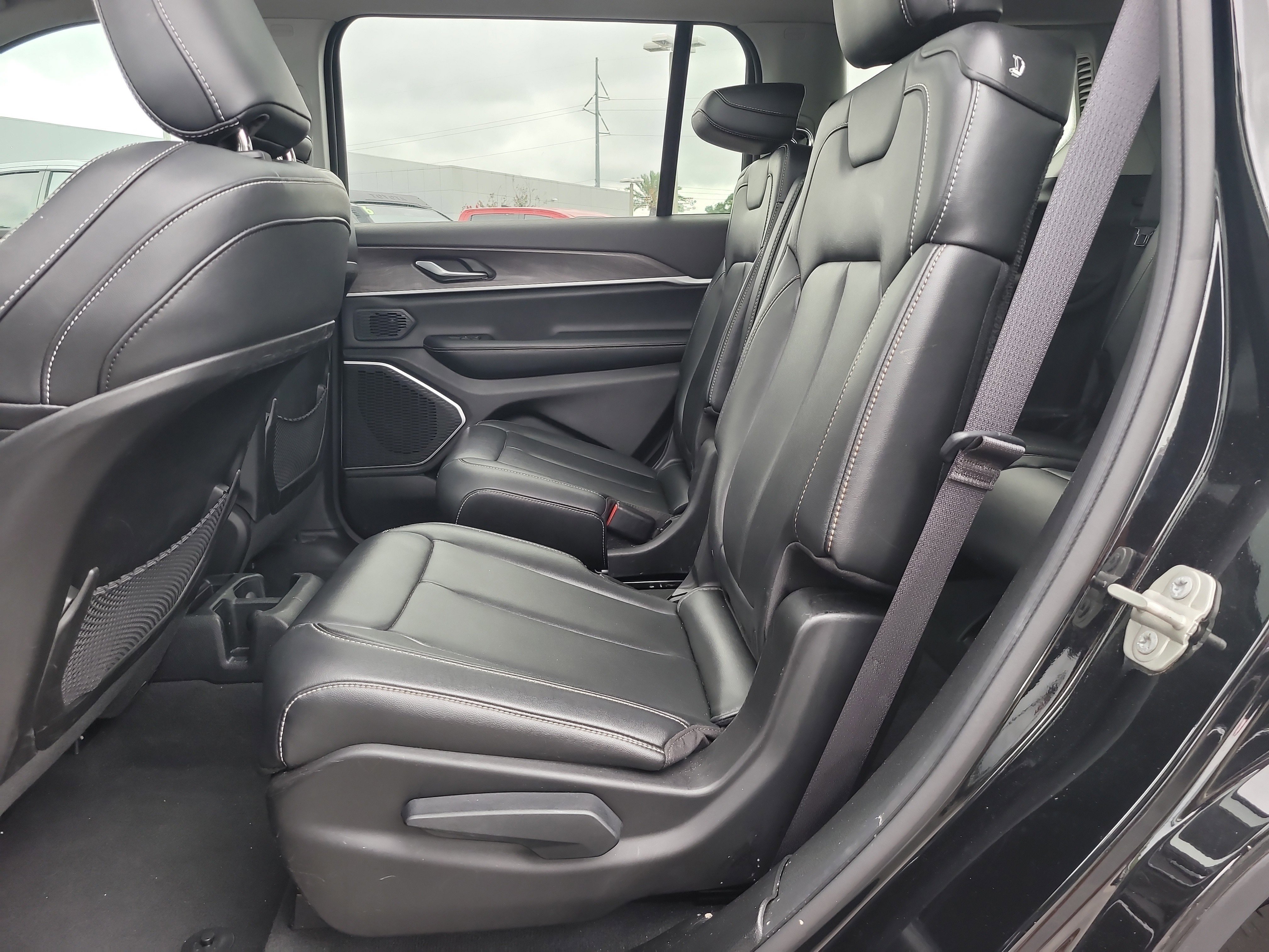 Used 2023 Jeep Grand Cherokee L Limited w/ Black Appearance Package RWD image 11