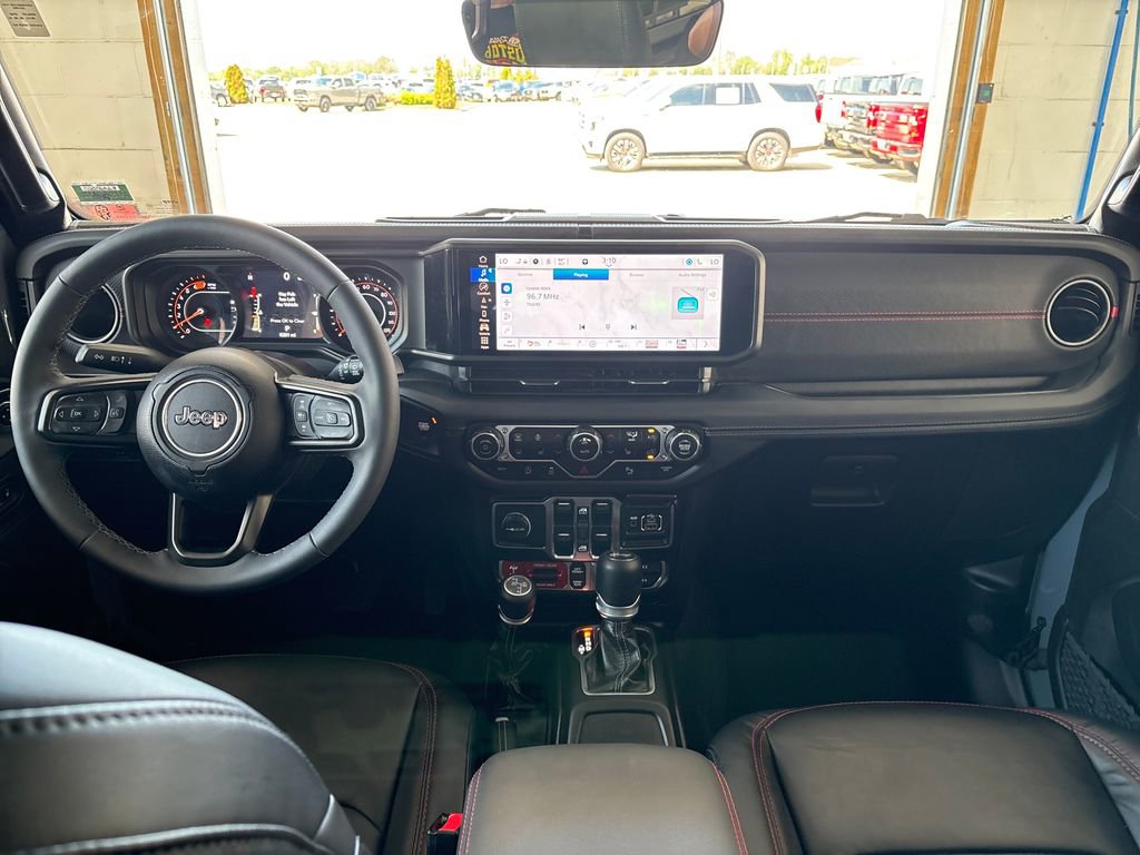 Used 2025 Jeep Wrangler Unlimited Rubicon AWD/4WD image 18