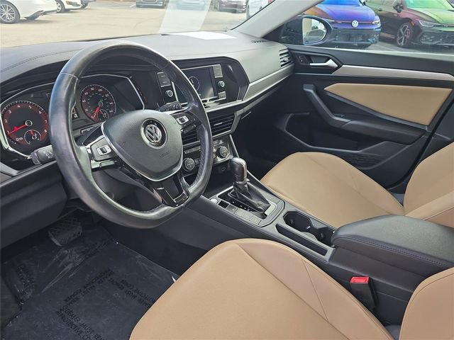 Used 2019 Volkswagen Jetta SE w/ Cold Weather Package FWD image 12
