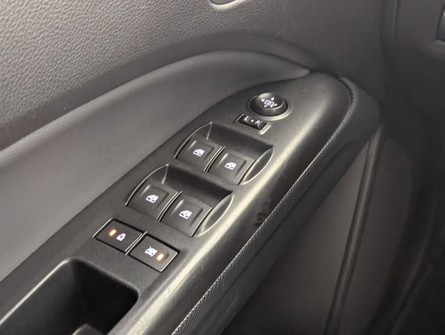 Used 2021 Chevrolet Colorado Z71 w/ Z71 Midnight Edition AWD/4WD image 17