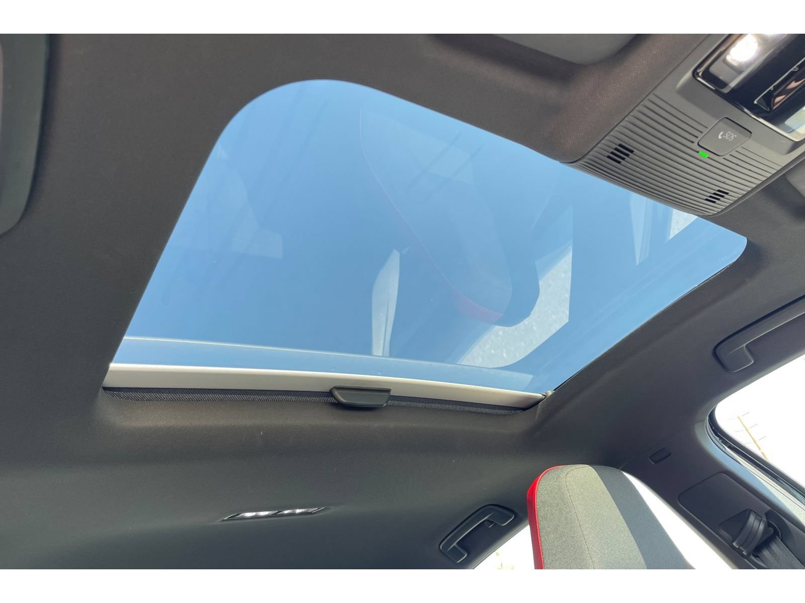 Used 2022 Volkswagen GTI SE FWD image 21
