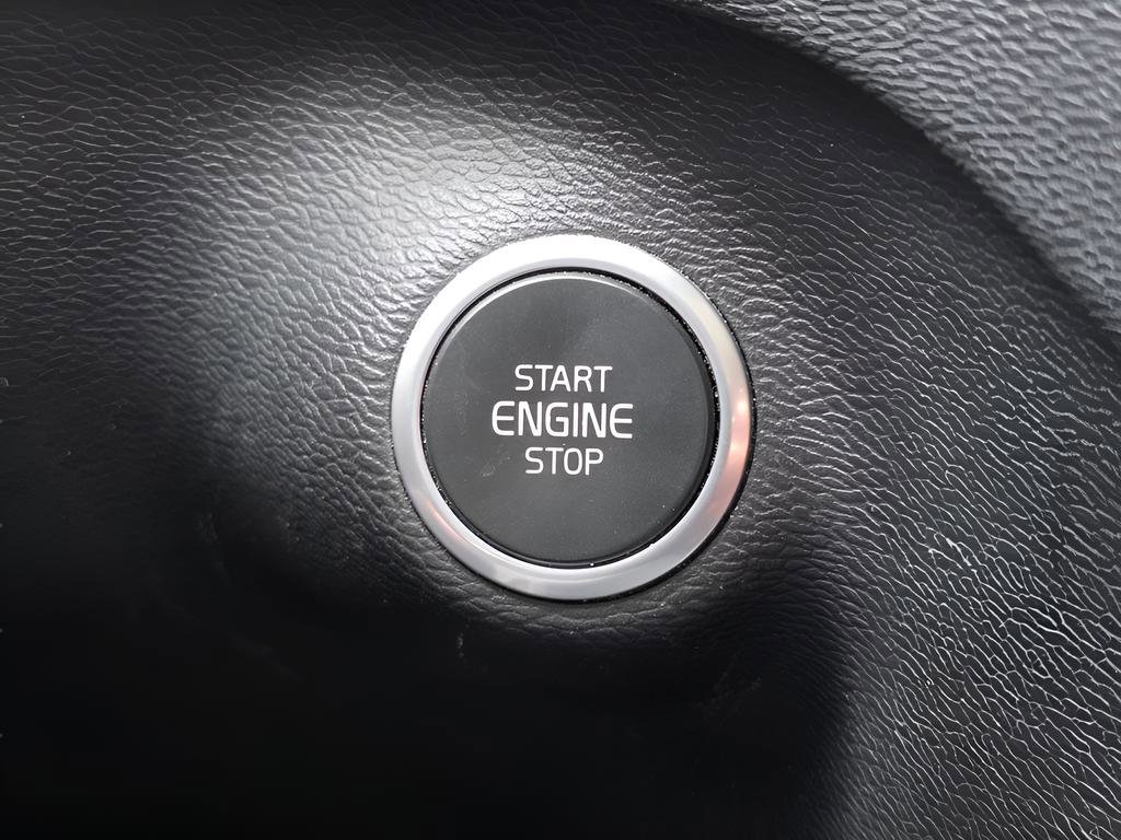 Used 2020 Volvo XC40 T5 Momentum image 28