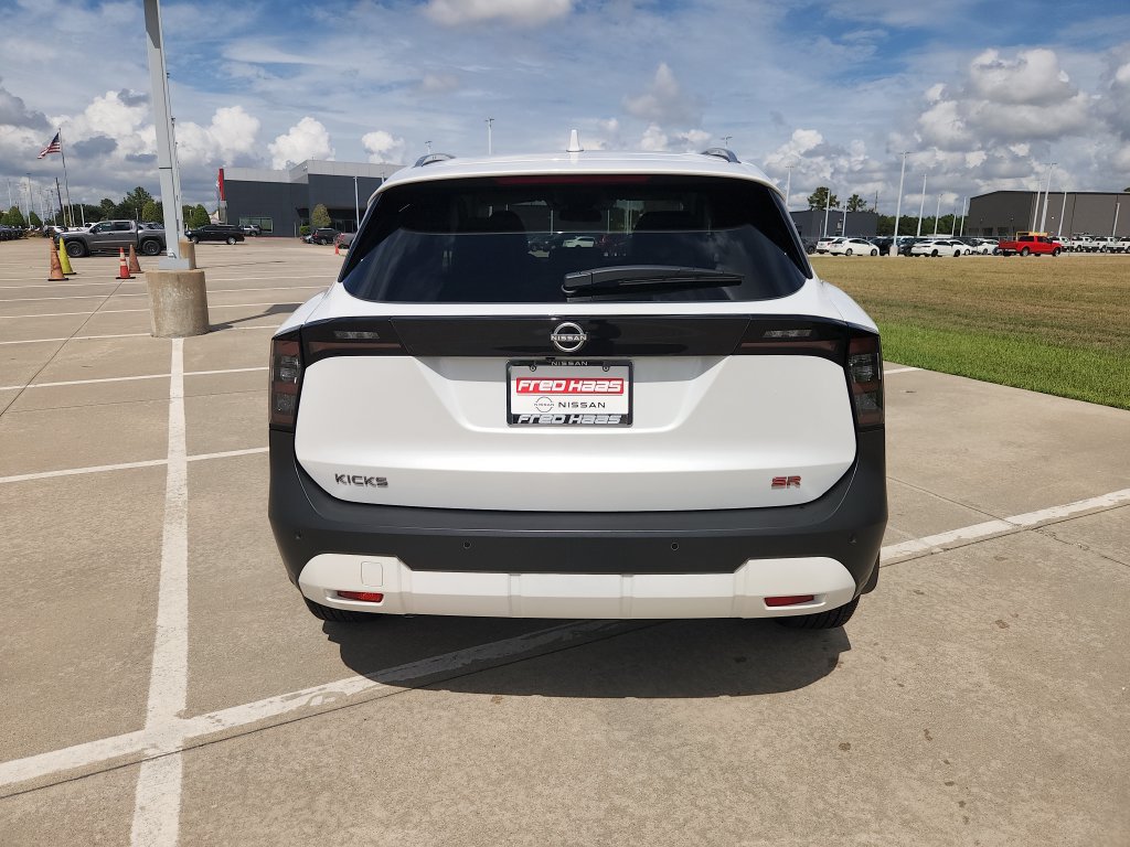 Certified 2025 Nissan Kicks SR FWD image 6