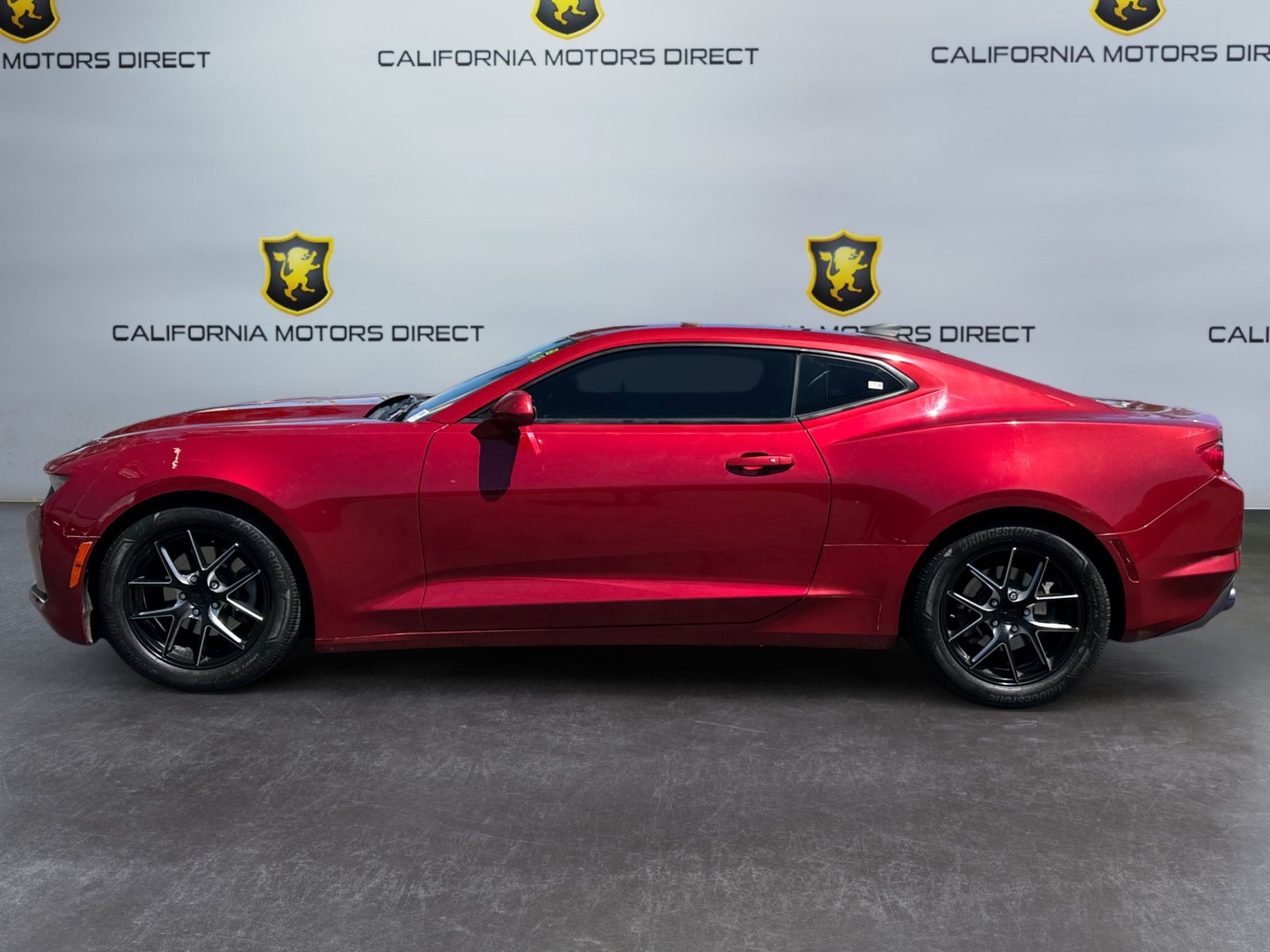 Used 2020 Chevrolet Camaro LT RWD image 2