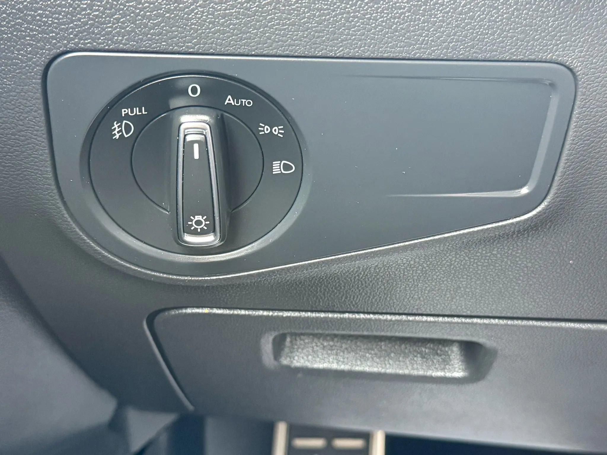 Used 2019 Volkswagen Tiguan SEL R-Line image 46