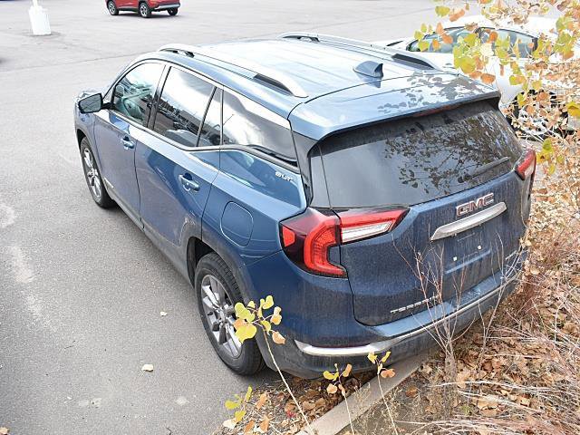 Used 2024 GMC Terrain SLT image 3