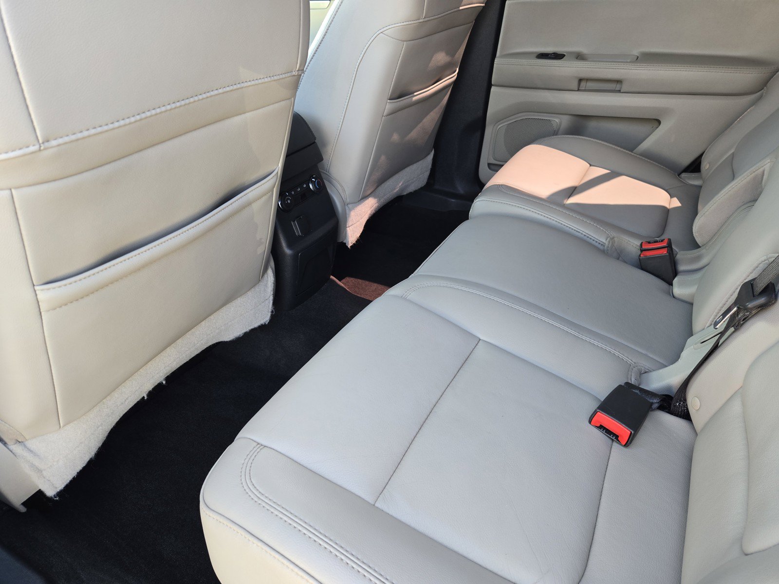 Used 2013 Ford Explorer XLT AWD/4WD image 11