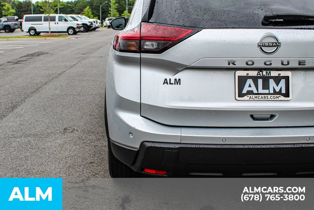 Used 2024 Nissan Rogue S FWD image 11