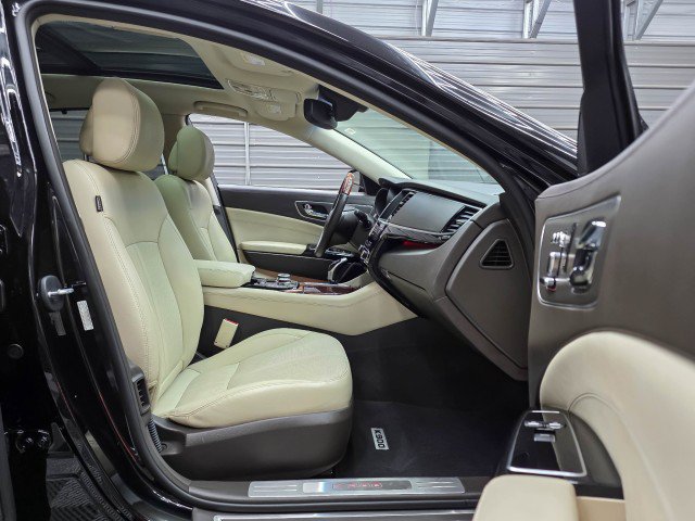 Used 2015 Kia K900 Premium w/ Interior Highline Package RWD image 16