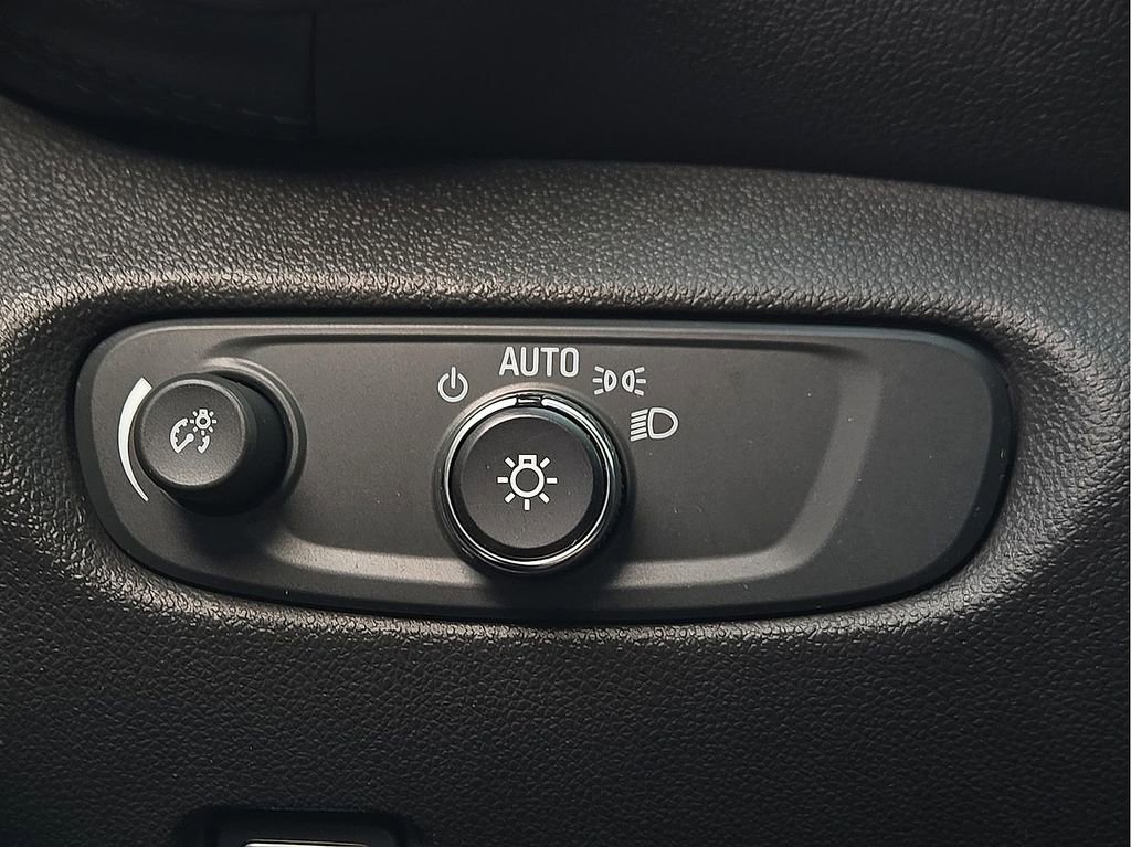 Used 2020 Chevrolet Blazer LT image 17