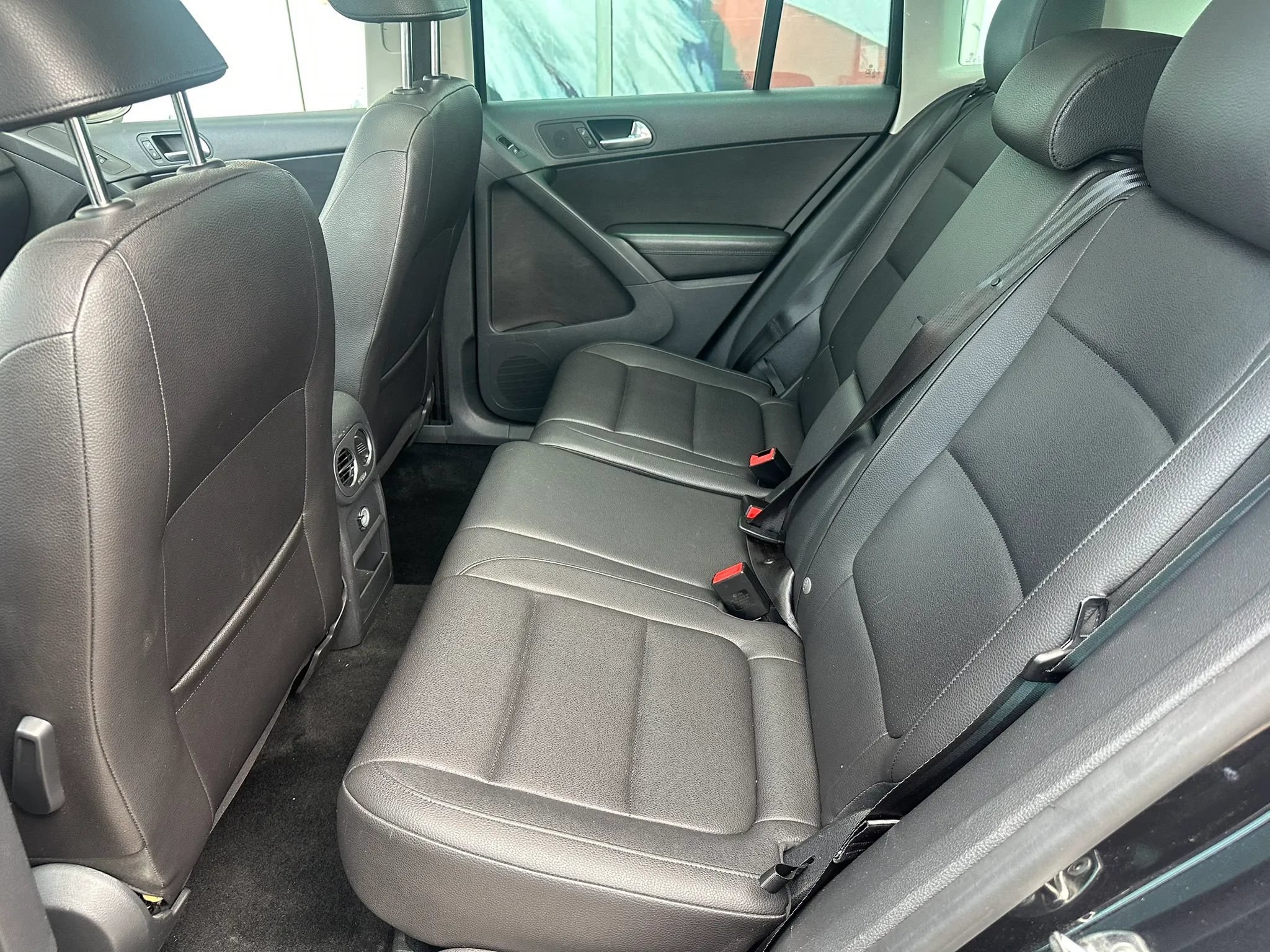 Used 2012 Volkswagen Tiguan SE AWD/4WD image 16