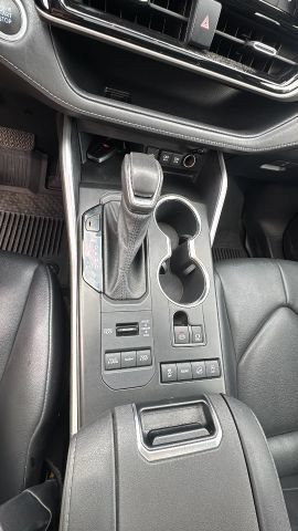 Used 2021 Toyota Highlander XLE AWD/4WD image 30